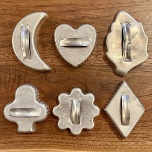 6pc VTG 50s MCM Cookie Cutters Aluminum Metal Country Farm Farmhouse Crinkle